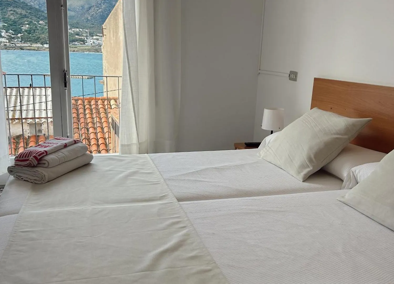 Hostal La Tina El Port De La Selva Hotel